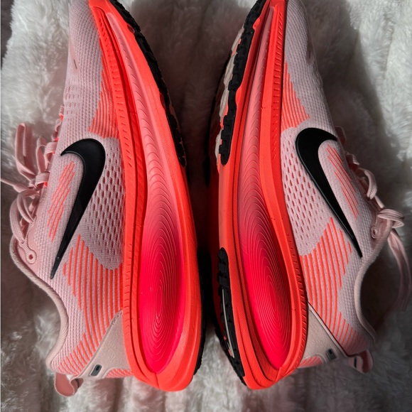 Nike Vomero 18 Size 8.5 Womens - Picture 4 of 8